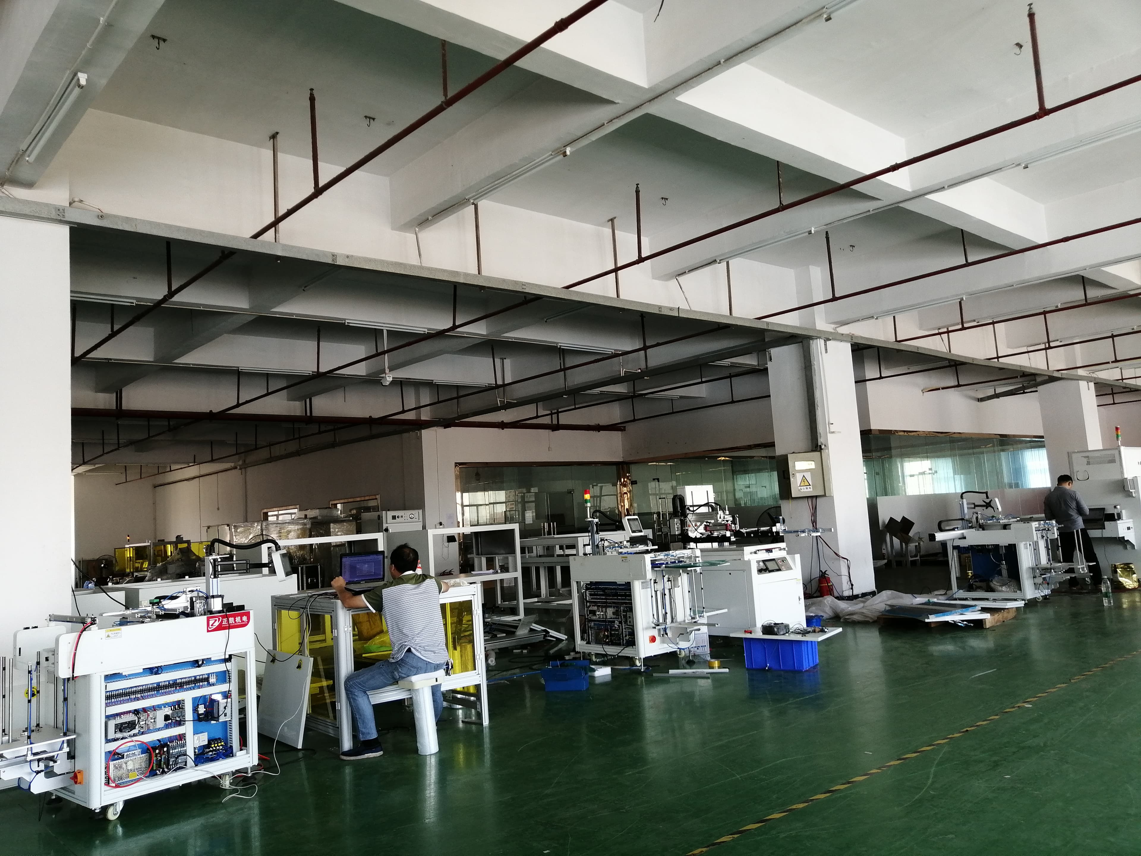 Industrial equipment arranged on the Zhengkai assembly floor