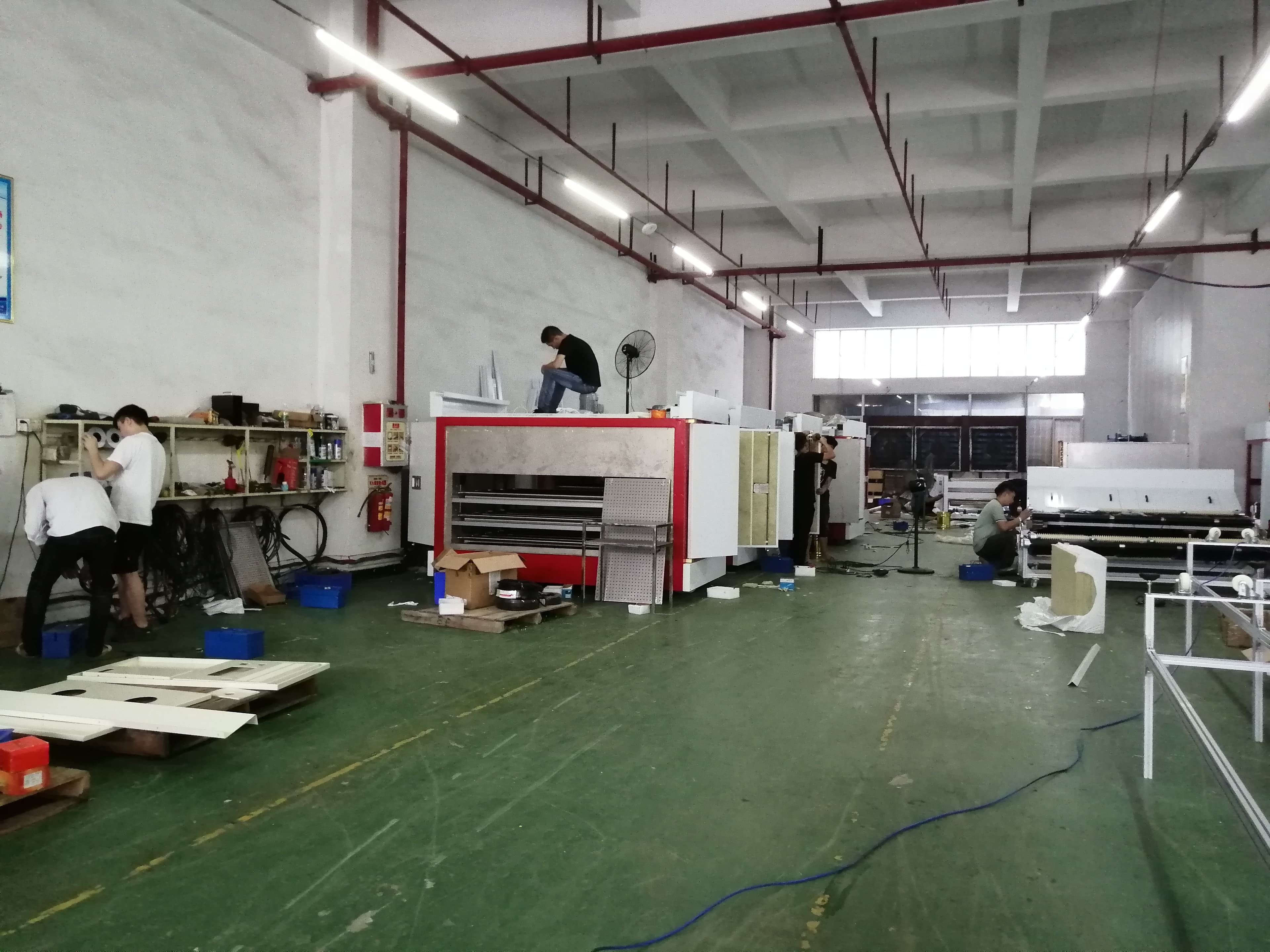 Equipment and workstations inside the Zhengkai workshop